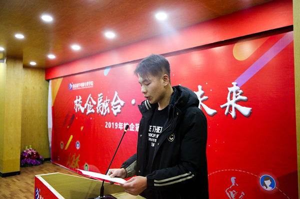 “校企融合，逐夢(mèng)未來(lái)”—2019校企冠名班簽約授牌儀式圓滿落幕