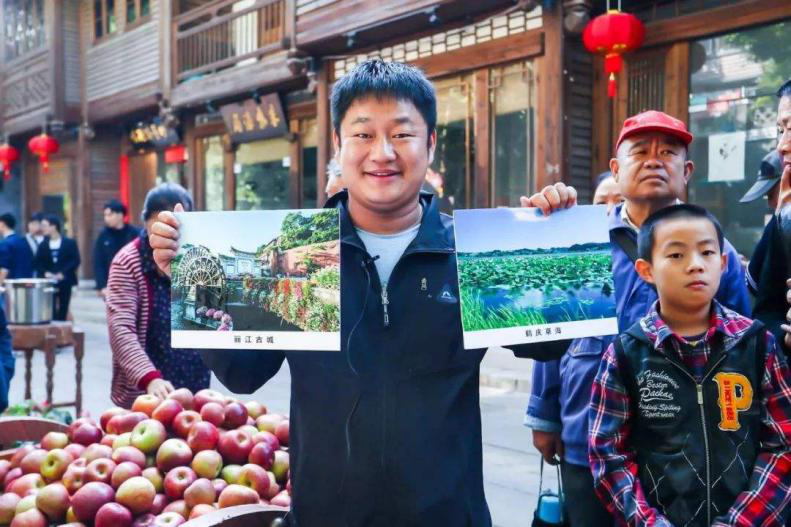 抖音達(dá)人石榴哥化身嗨學(xué)體驗(yàn)官，空降新華引爆直播間